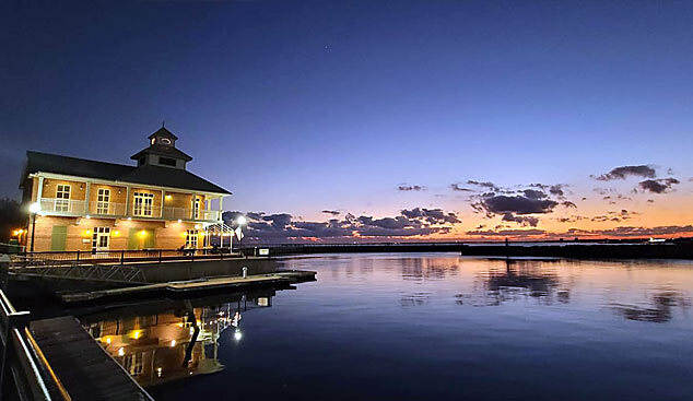 Jaco's Bayfront Bar & Grille in Pensacola Beach